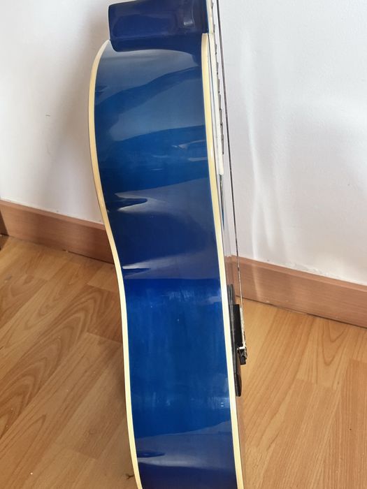 Guitarra acústica de cordas de nylon azul