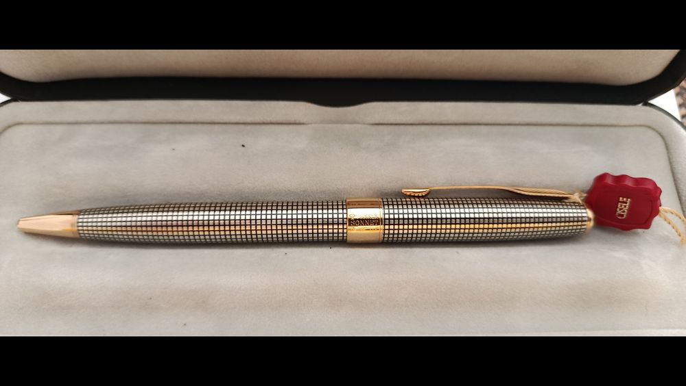 Caneta Parker Sonnet Cisele Silver GT Prata c/ detalhes Gold – France