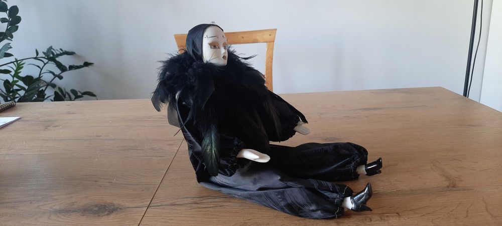 porcelanowa lalka