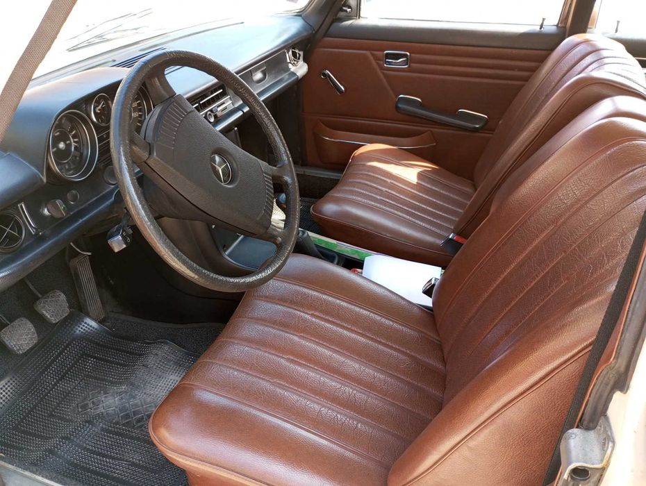 Clássico Mercedes 230.4