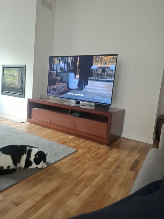 Móvel TV da loja 8 ou 80, madeira maciça