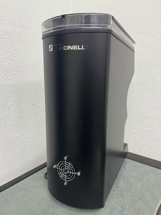 Nuova Simonelli Victoria Arduino Mythos One  1