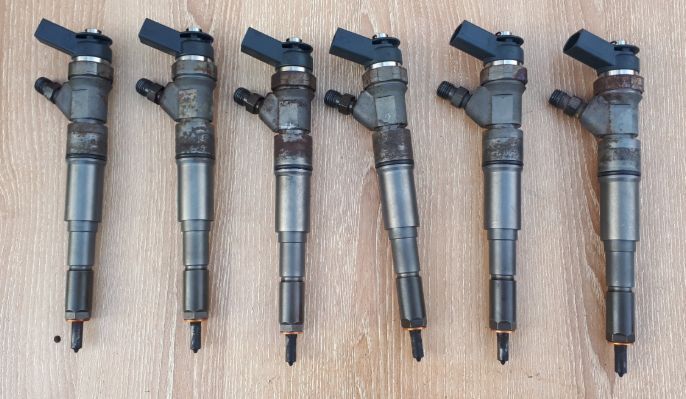 Wtryskiwacze Wtryski Bmw M57 E60 E61  525d E90 E91 E92 E93  325d  197 KM  0445110209