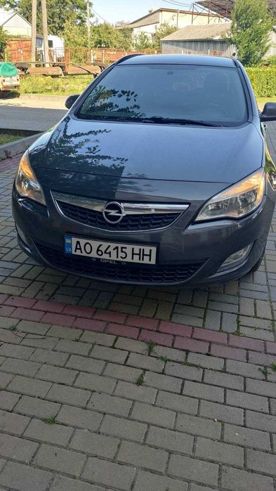 Opel Astra J 2012 року