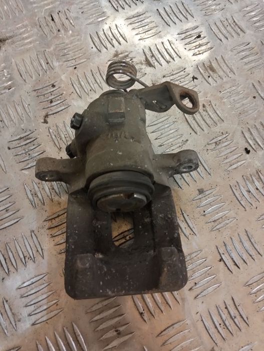 Zacisk prawy tył peugeot 307