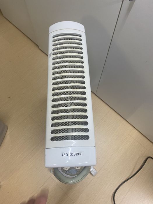 Aquecedor elétrico da marca Electronia,