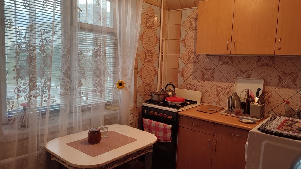 Здам кімнату з окремим холодильником біля м.Оболонь