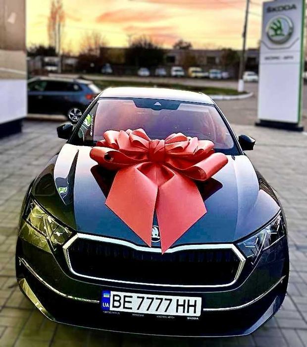 Бант на машину – акцент на Cвято