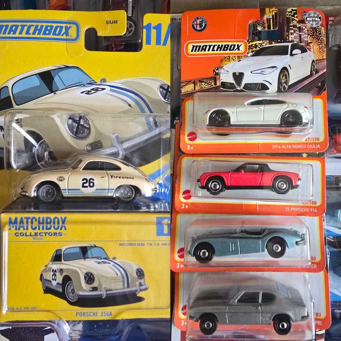 Modele Hot Wheels 55 szt. + 8 innych