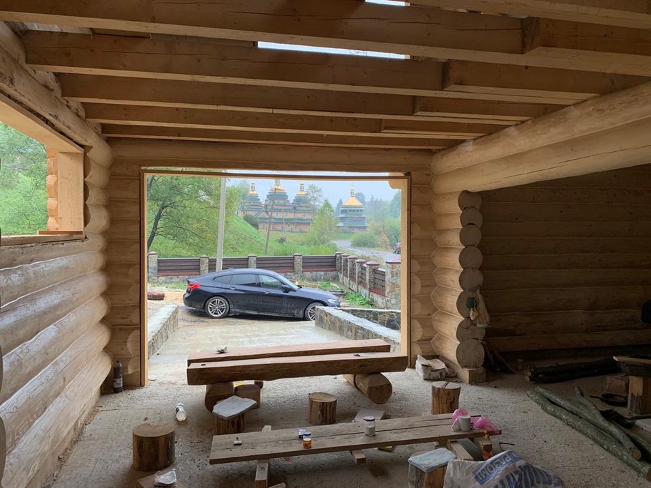 Продаж  дизайнерського будинку в Карпатах з великою ділянкою