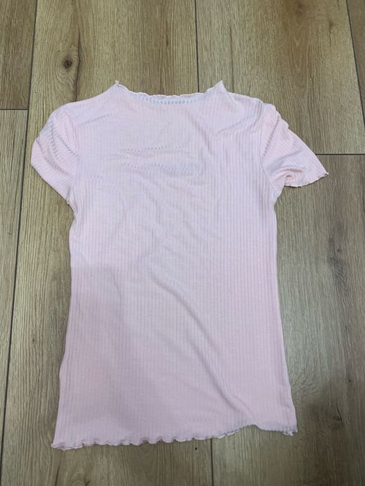 Różowy przylegający tshirt z napisem coquette kawaii