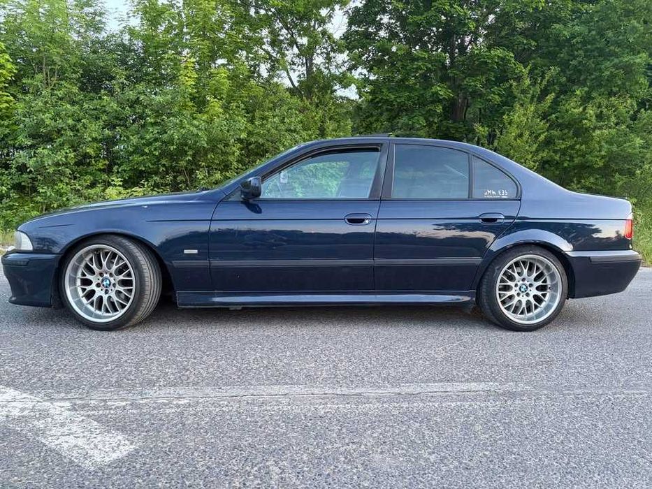 BMW   E39  528iA