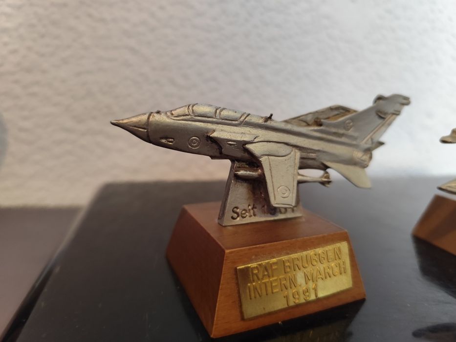 Dwa metalowe modele samolotów vintage retro prl