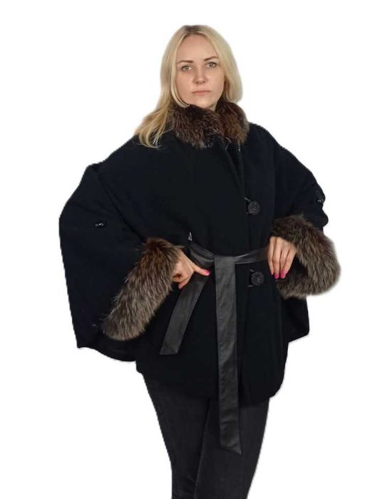 Peleryna obszyta naturalnym futrem lisa