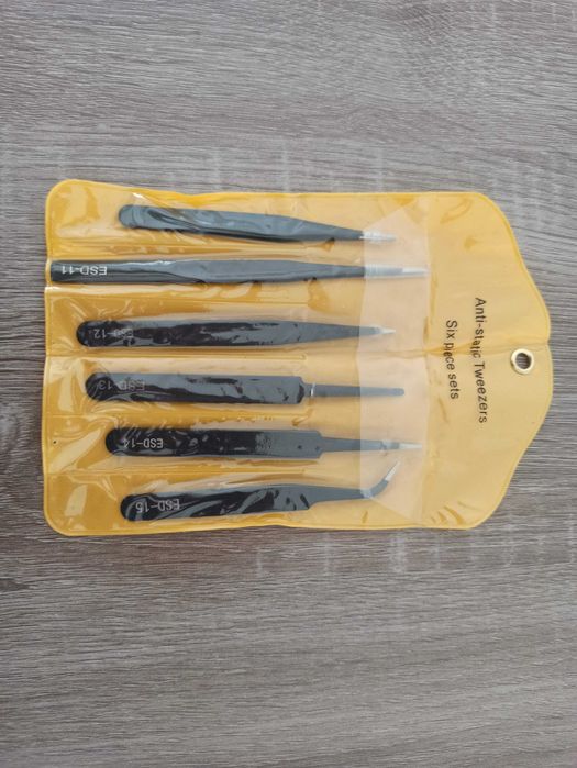 Set of 6 tweezers for work or facial use