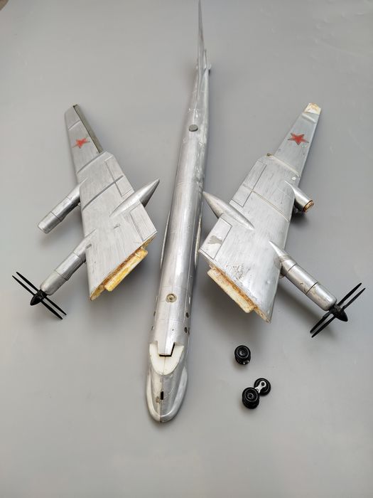 Збірна модель стратегічного бомбардувальника ТУ-95 PLASTICART
