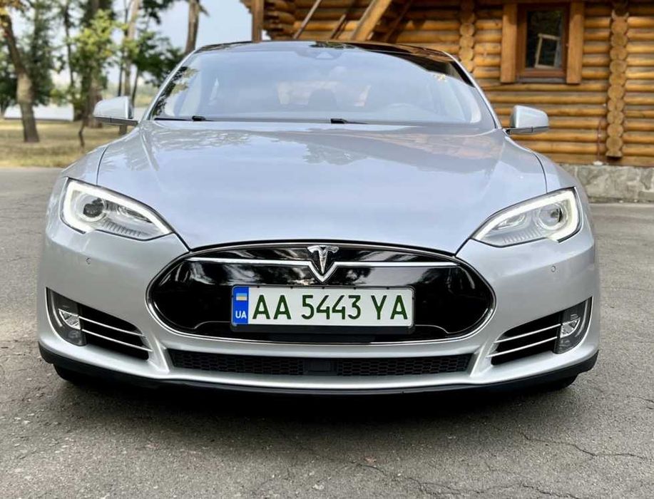 Прокат (оренда) автомобіля Тесла. Можливо з викупом.