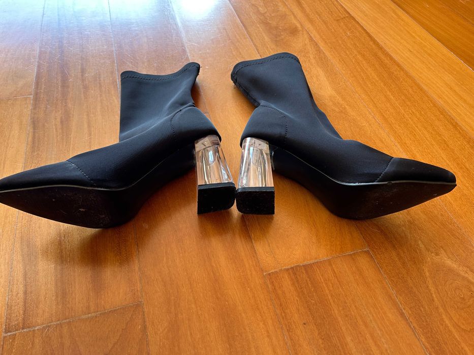 Botas em lycra com salto transparente