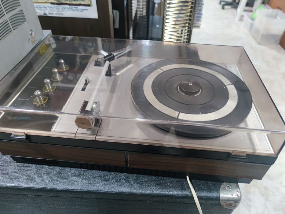 Gira disco RADIOLA com avaria