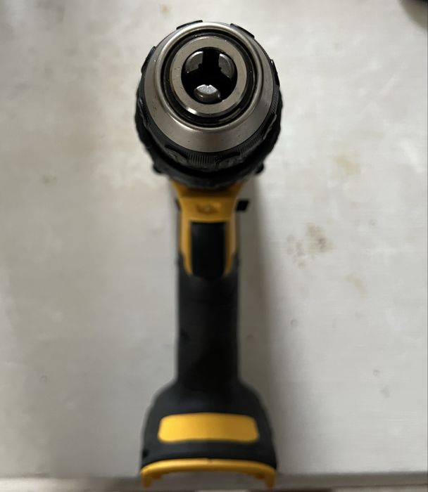 Aparafusadora Dewalt 18V XR Brushless