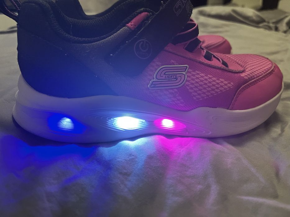 Кросівки  Skechers для дівчинки 33