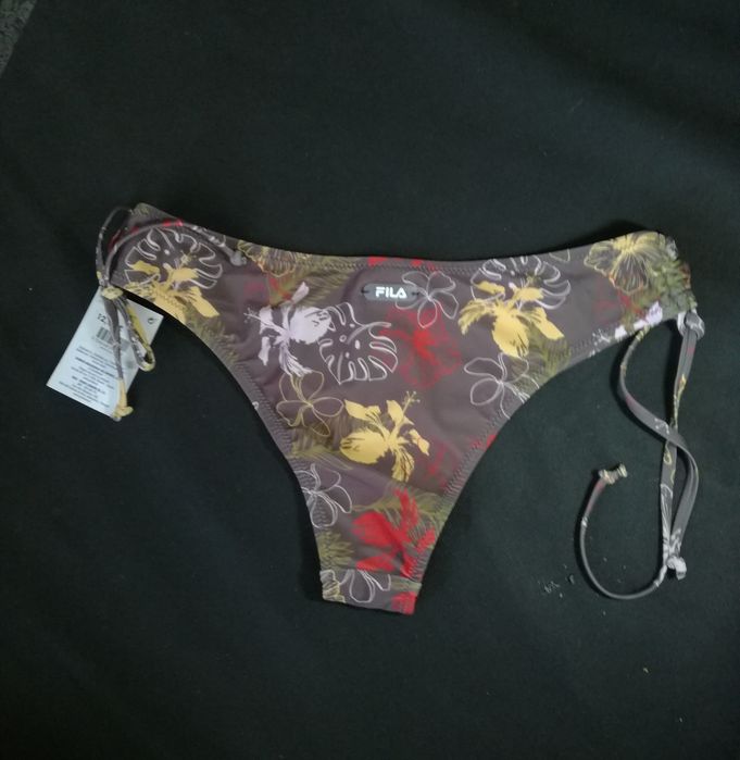 Cueca Bikini castanho e flores Fila M