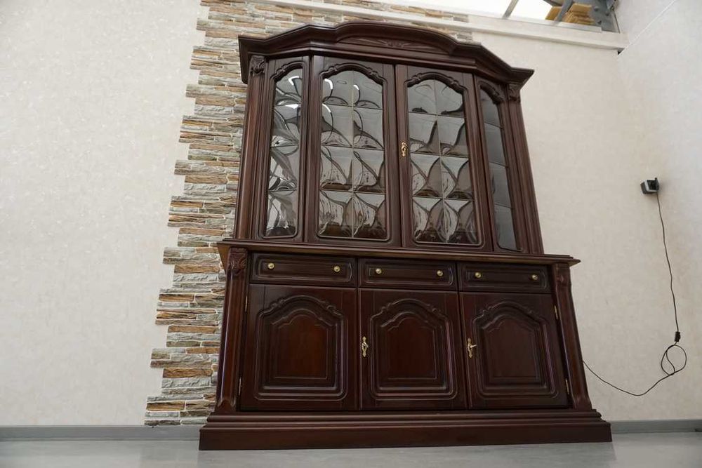 witryna z komodą mahoń mahoniowa podświetlana szer. 162   p-814  -20%