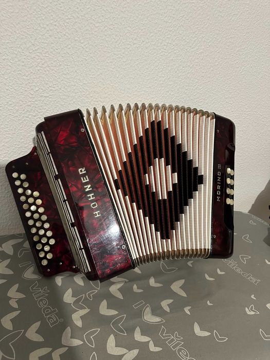 Hohner Norma  II 3 voz Fa# La3 Re#