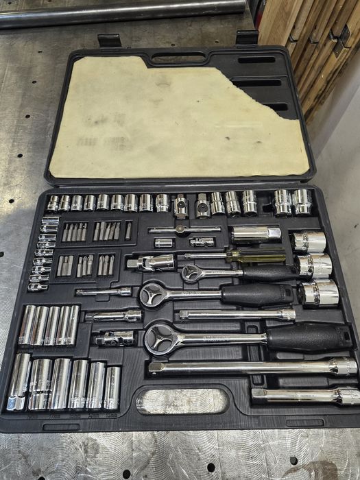 Walizka Stanley 85 elementów 1/4 3/8 1/2 jak nowa