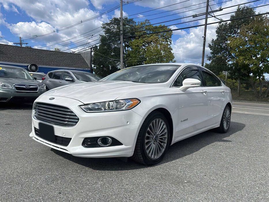 Ford Fusion Titanium Hybrid      2014