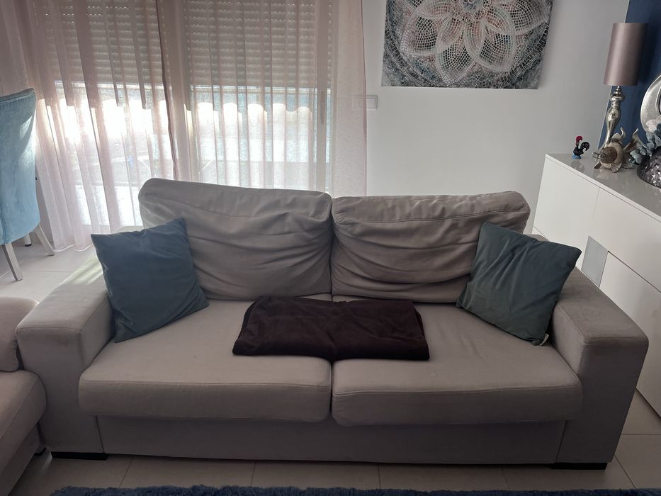Sofá de 2 Lugares Cinzento – Confortável