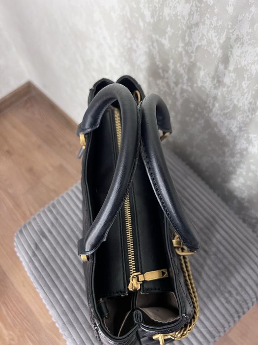 Сумка GUESS чорна стьобана