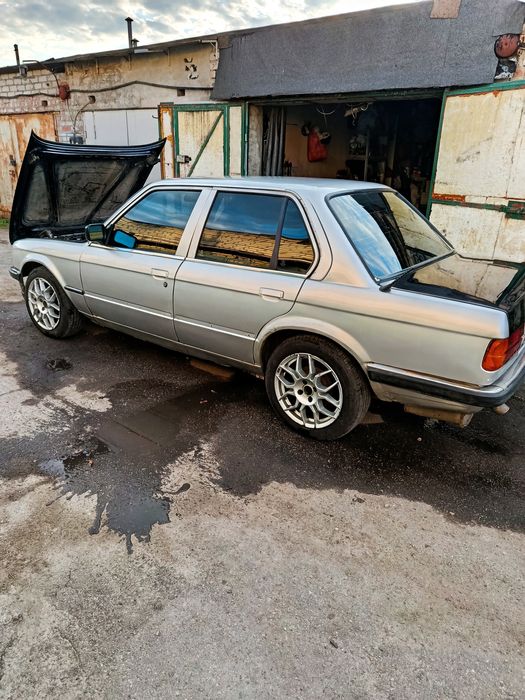 В продаже  BMW E 30