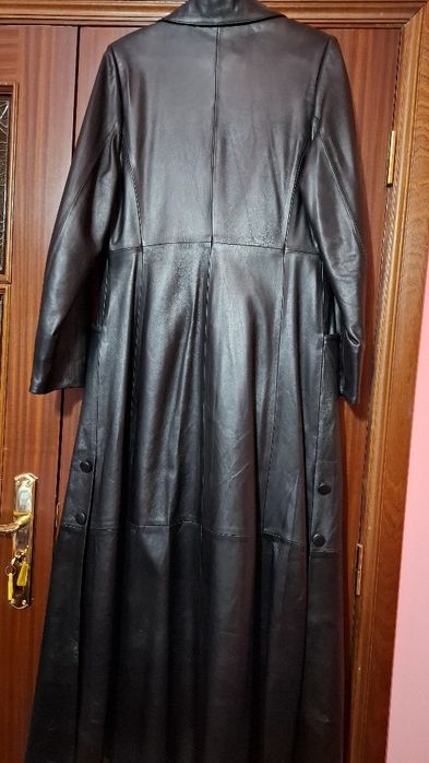 Gabardine de mulher em pele