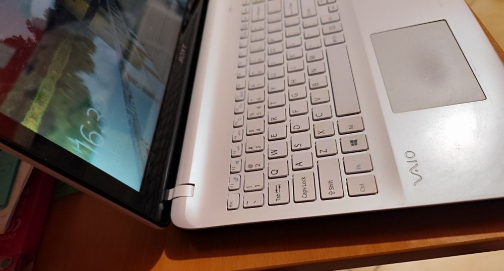 Laptopy sony vaio 15 cali i3 ssd 240   dell.asus hp