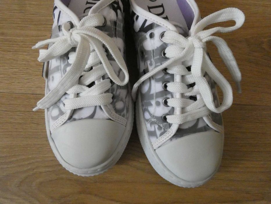 Klapki pełne nowe a'la trampki 37