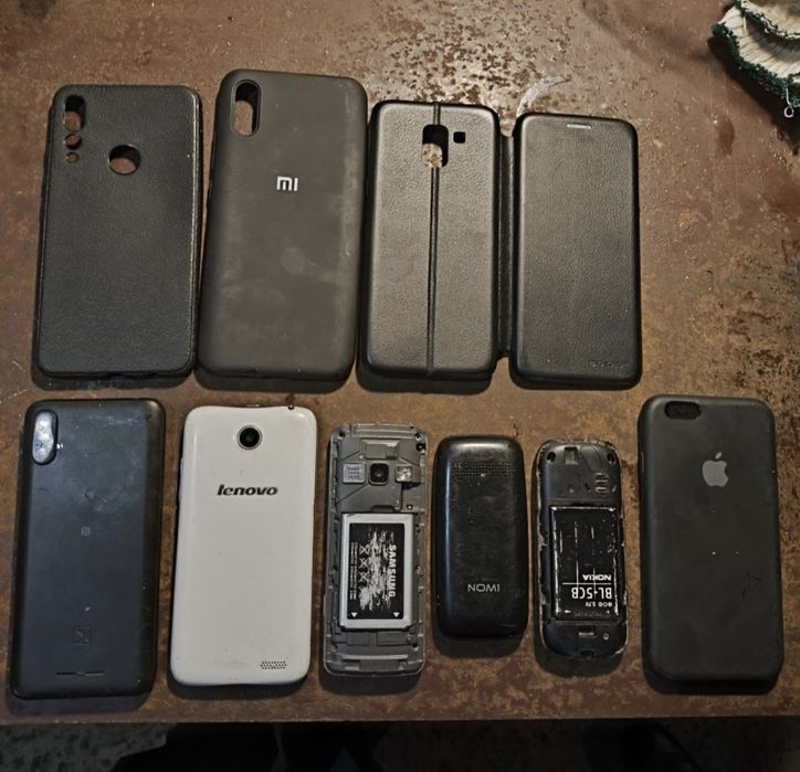 Робочий кнопочный телефон Самсунг