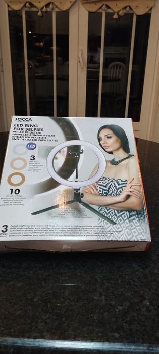 Anel led com  suporte e tripé. Excelente para tirar selfie em grupo .