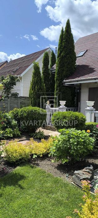 Будинок з ремонтом і ландшафтним дизайном у тихому районі!