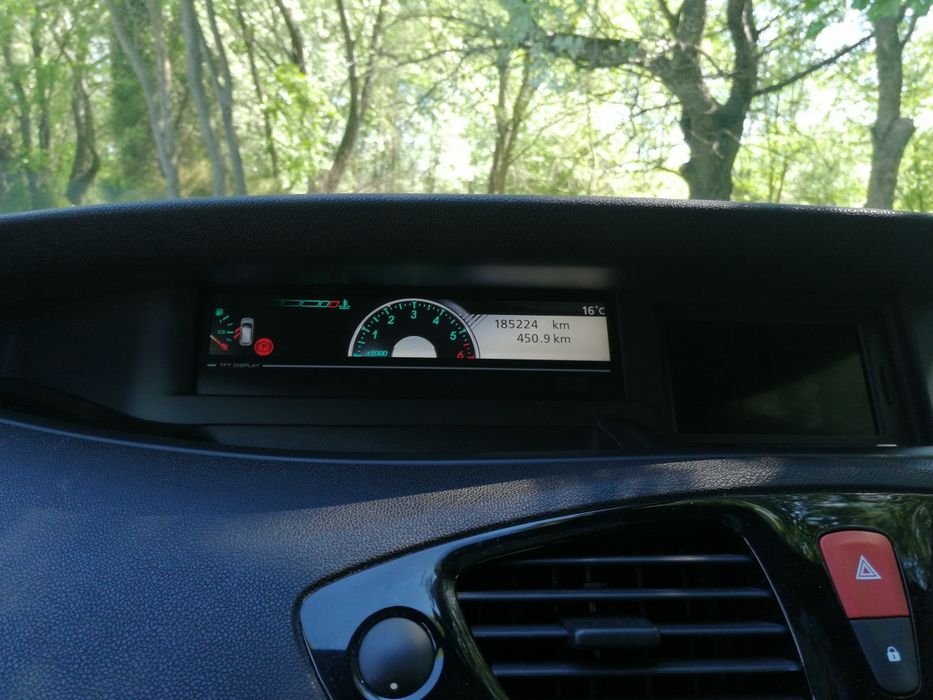 Sprzedaż samochodu renault scenic 3