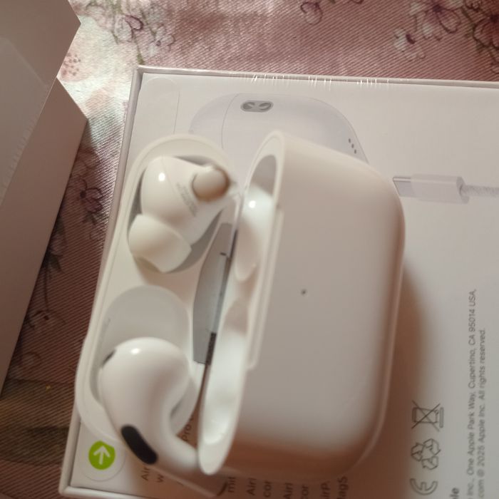 Нові Apple AirPods Pro 2