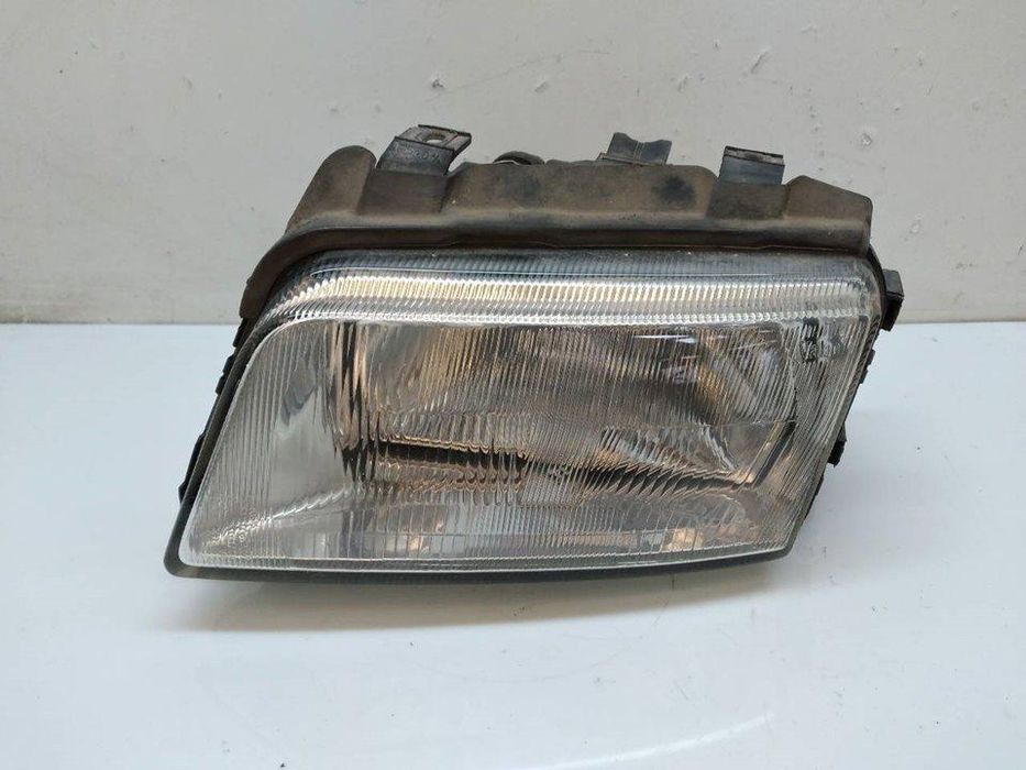 Farol Esquerdo Audi A4 Berlina B5