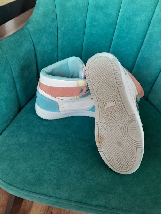 Sportowe buty młodzieżowe