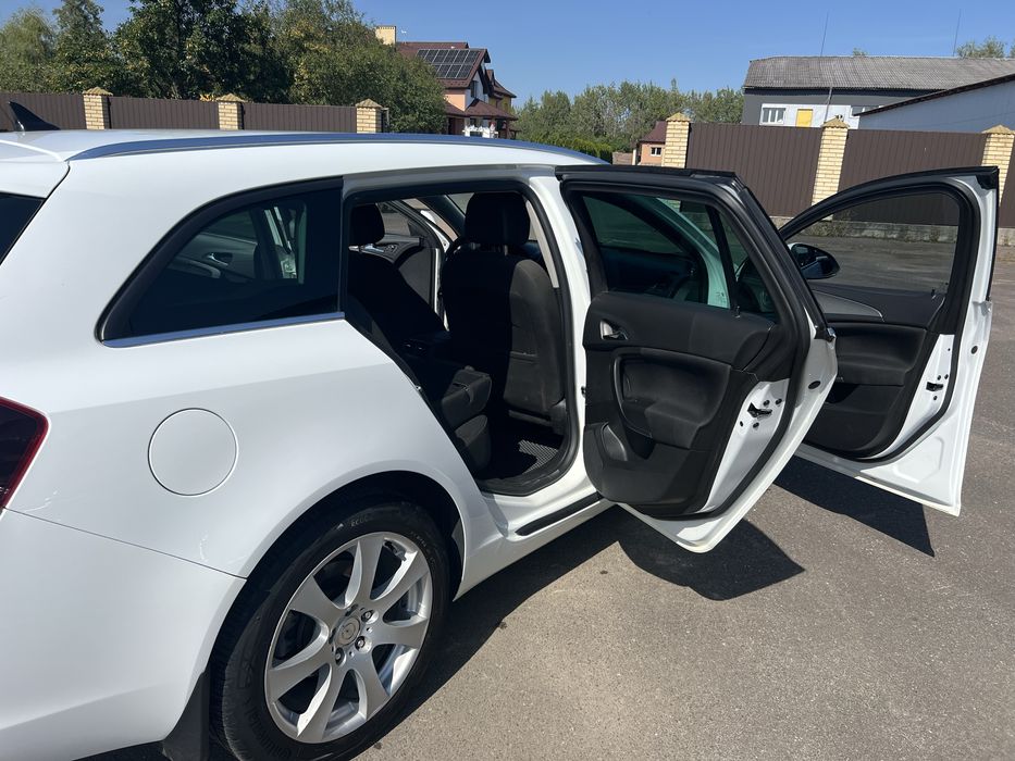 Продається Opel INSIGNIA SPORTS TOURER 2014 року 2.0 дизель