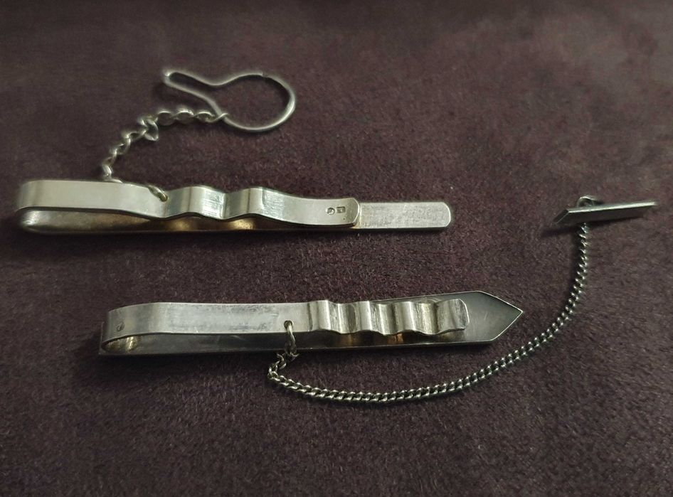 Dois Clipes / Molas / Tranquetas de gravata, em prata - vintage