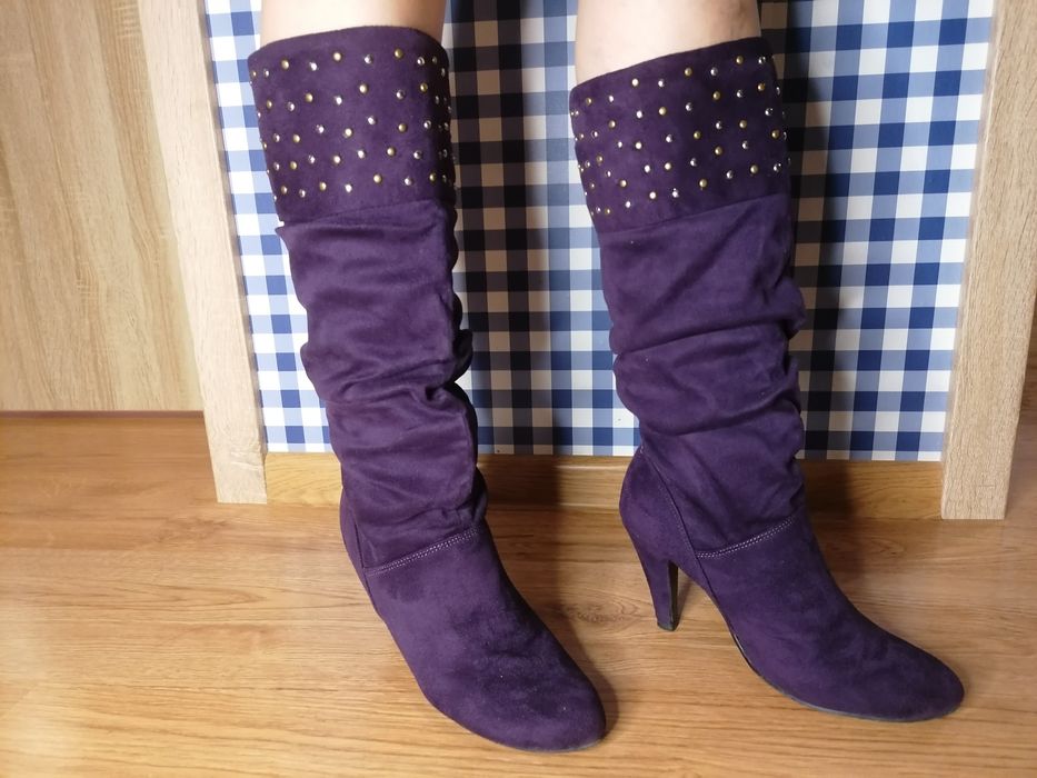 Fioletowe kozaki wciągane, zamszowe z dżetami 39