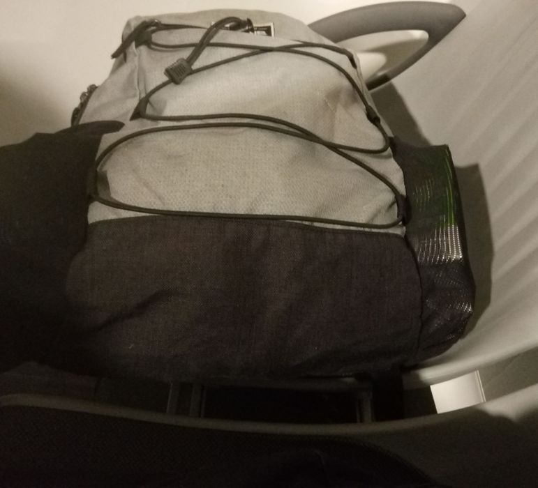 Muchila de costa marca Dakine em bom estado