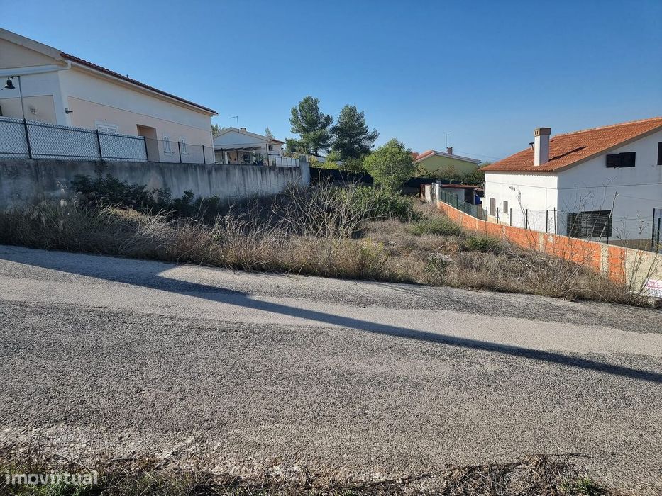 Terreno urbano em Sesimbra com viabilidade de construção