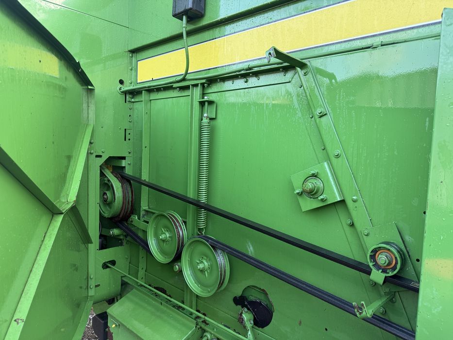 Комбайн зернозбиральний John Deere 1055
