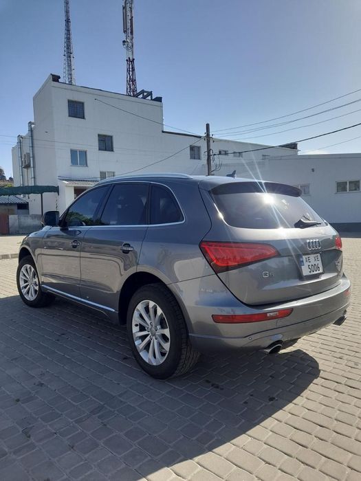 Aвтомобіль Ауді Q5